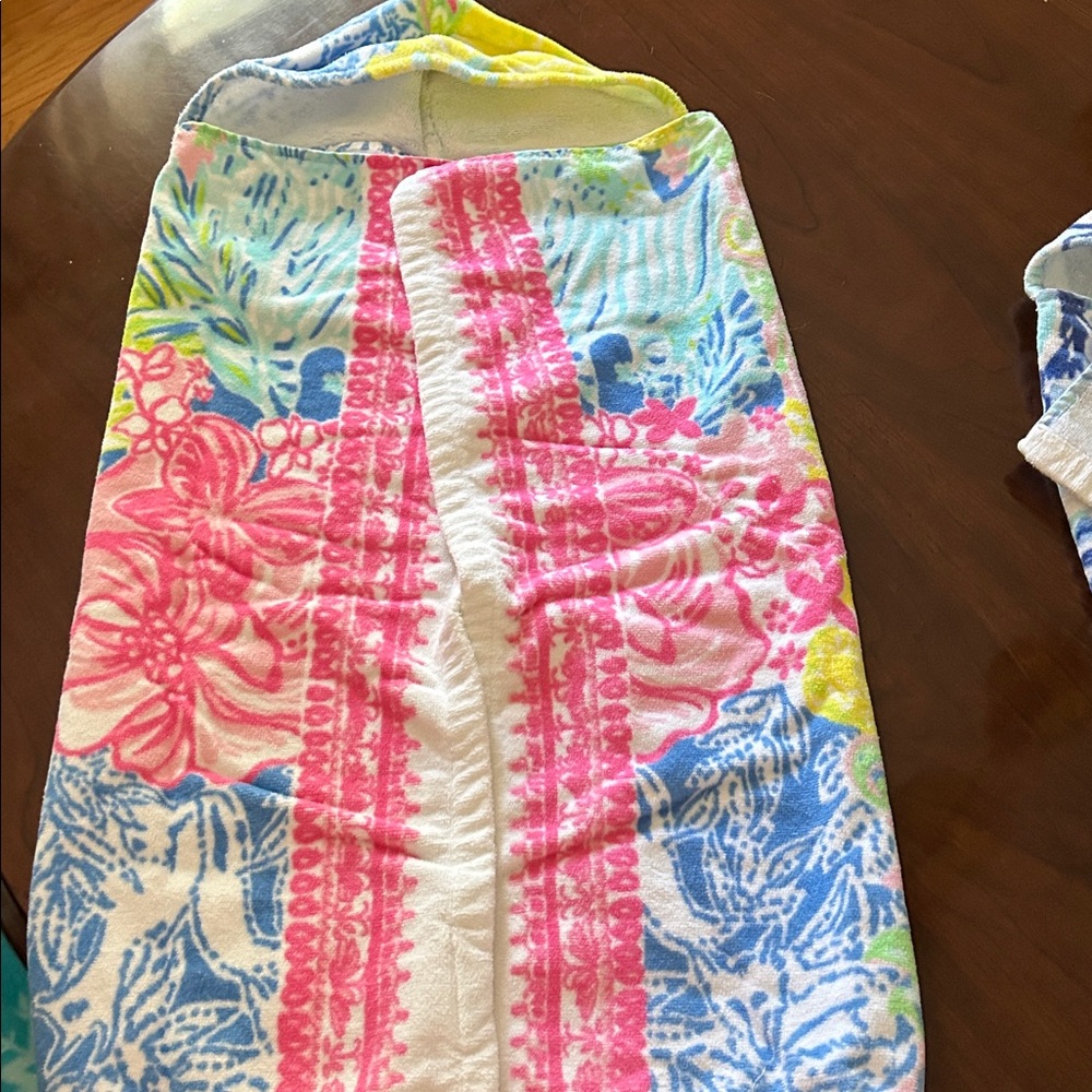 Lilly Pulitzer Towel - Picture 2 of 3